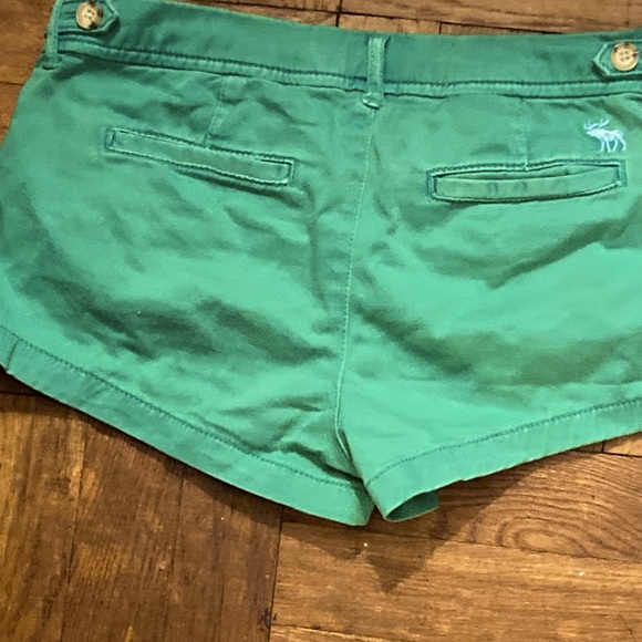 Abercrombie & Fitch green short shorts 25/0🌳❤️🥰🌹 - Picture 2 of 7